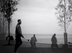 Os passos seguem como um espelho