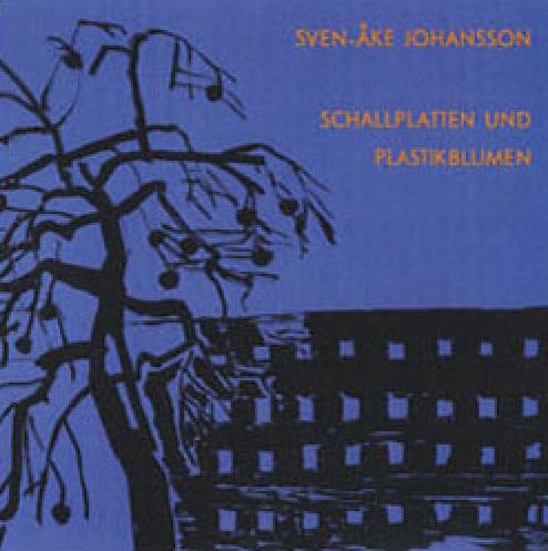 Schallplatten und Plastikblumen